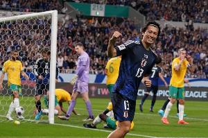 日本队前锋中村敬斗揭秘射术精准秘诀：通过踢乒乓球练习射门